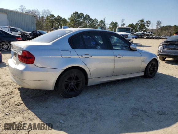 2008 BMW 3 Series 328xi with VIN WBAVC73578KX90648, listed as a Copart auction lot 43928165 with 170,673 mi miles and Clean Title. Bid and sale history available at carsss.com. Image 3.