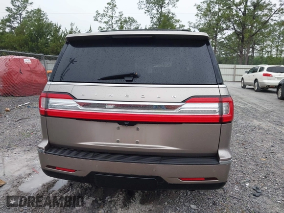 2018 Lincoln Navigator Reserve z VIN 5LMJJ2LT5JEL12492, wystawiony jako IAAI lot #42208861 z przebiegiem 186 337 mil mil oraz . Historia ofert i sprzedaży dostępna na DreamBid. Obrazek 16.