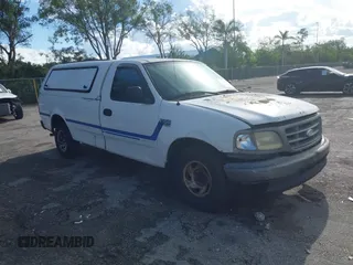 2004 Ford F-150 XL с VIN 2FTRF17W84CA14975, выставлен на аукционе IAAI как лот 42392138 с пробегом 121 799 миль миль и . История ставок и продаж доступна на DreamBid. Изображение 1.