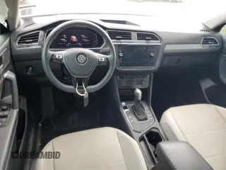 2020 Volkswagen Tiguan SE z VIN 3VV3B7AXXLM124257, wystawiony jako Copart lot #53740795 z przebiegiem 63 455 mil mil oraz Szkoda całkowita • Salvage title. Historia ofert i sprzedaży dostępna na DreamBid. Obrazek 8.