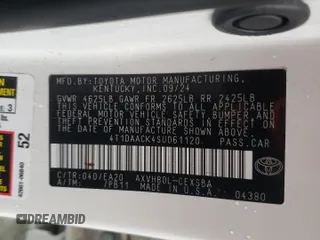 2025 Toyota Camry LE z VIN 4T1DAACK4SU061120, wystawiony jako Copart lot #55996285 z przebiegiem 5025 mil mil oraz Szkoda całkowita • Salvage title. Historia ofert i sprzedaży dostępna na DreamBid. Obrazek 13.
