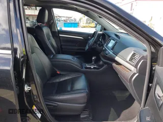 2015 Toyota Highlander XLE z VIN 5TDKKRFHXFS109236, wystawiony jako IAAI lot #41915934 z przebiegiem 102 536 mil mil oraz . Historia ofert i sprzedaży dostępna na DreamBid. Obrazek 5.