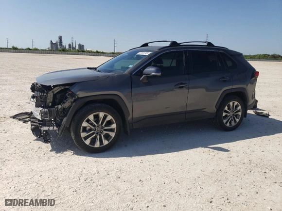 2021 Toyota RAV4 XLE Premium with VIN 2T3C1RFV4MW152088, listed as a Copart auction lot 51761745 with 26,549 mi miles and Salvage Title. Bid and sale history available at carsss.com. Image 1.