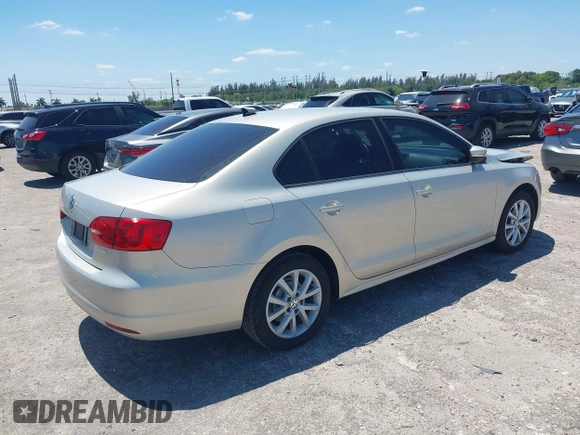 2011 Volkswagen Jetta Sedan SE w/Convenience & Sunroof with VIN 3VWDX7AJ9BM316541, listed as a IAAI auction lot 42037920 with 83,658 mi miles. Bid and sale history available at carsss.com. Image 4.