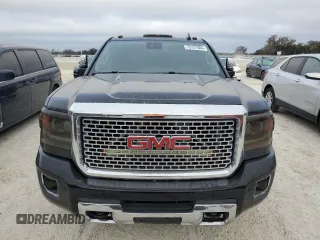 2015 GMC Sierra 3500HD Denali z VIN 1GT424E80FF657761, wystawiony jako Copart lot #75131604 z przebiegiem 78 011 mil mil oraz Nie do naprawy. Historia ofert i sprzedaży dostępna na DreamBid. Obrazek 5.