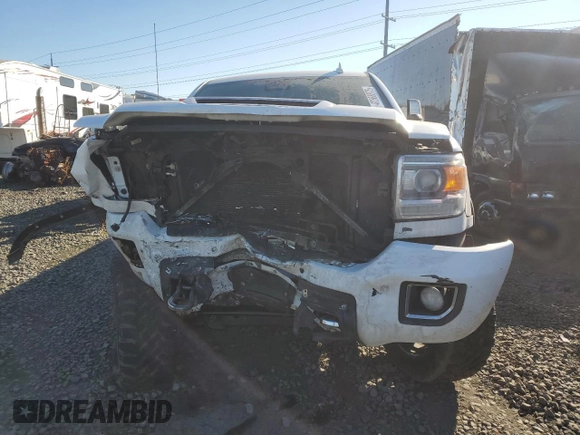 2019 GMC Sierra 3500HD Denali z VIN 1GT42WEY4KF241556, wystawiony jako Copart lot #42368875 z przebiegiem Nie podano mil oraz Szkody całkowita. Historia ofert i sprzedaży dostępna na DreamBid. Obrazek 5.