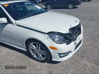 2012 Mercedes-Benz C 300 Sport с VIN WDDGF8BB8CA691471, выставлен на аукционе IAAI как лот 42621659 с пробегом 96 945 миль миль и . История ставок и продаж доступна на DreamBid. Изображение 19.