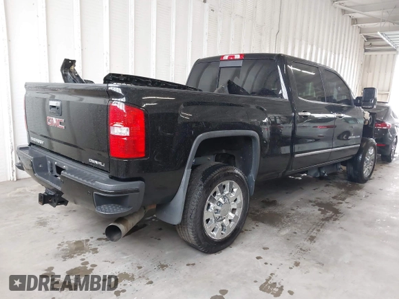 2016 GMC Sierra 2500HD Denali z VIN 1GT12UE82GF207890, wystawiony jako IAAI lot #41994971 z przebiegiem 101 221 mil mil oraz . Historia ofert i sprzedaży dostępna na DreamBid. Obrazek 4.