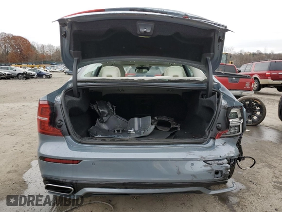 2022 Volvo S60 Momentum with VIN 7JRL12TZ2NG157674, listed as a Copart auction lot 75262073 with 23,682 mi miles. Bid and sale history available at carsss.com. Image 6.