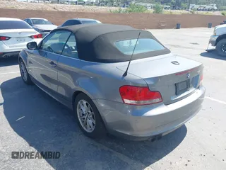 2011 BMW 1 Series 128i с VIN WBAUN1C57BVH82433, выставлен на аукционе IAAI как лот 42344483 с пробегом 153 674 миль миль и . История ставок и продаж доступна на DreamBid. Изображение 3.