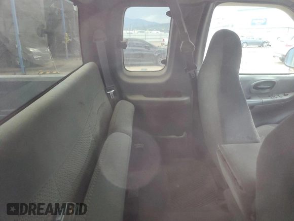 2000 Ford F-150 XL z VIN 1FTRX17W7YNC12430, wystawiony jako Copart lot #66036385 z przebiegiem Nie podano mil oraz Nie do naprawy • Non repairable. Historia ofert i sprzedaży dostępna na DreamBid. Obrazek 10.