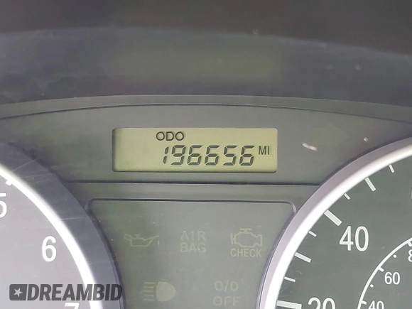 2008 Hyundai Accent GS z VIN KMHCM36C98U066163, wystawiony jako IAAI lot #42410152 z przebiegiem 196 656 mil mil oraz . Historia ofert i sprzedaży dostępna na DreamBid. Obrazek 7.