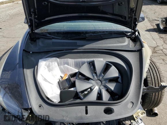 2024 Tesla Model 3 z VIN 5YJ3E1EA5RF857757, wystawiony jako Copart lot #45758385 z przebiegiem 5364 mil mil oraz Szkody całkowita. Historia ofert i sprzedaży dostępna na DreamBid. Obrazek 13.