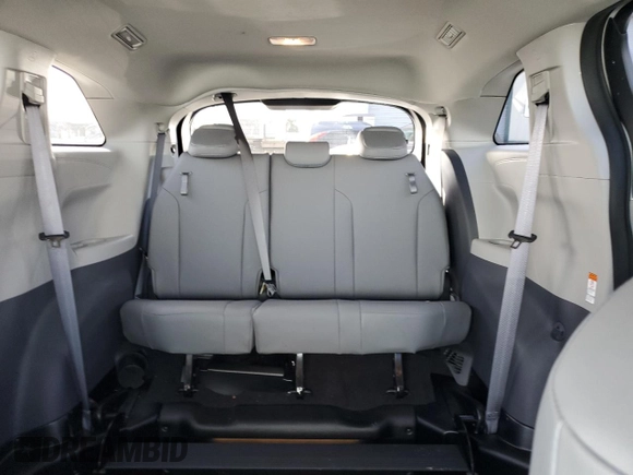 2022 Toyota Sienna XLE with VIN 5TDYRKEC1NS100250, listed as a Copart auction lot 45936435 with 5,567 mi miles and Salvage Title. Bid and sale history available at carsss.com. Image 10.