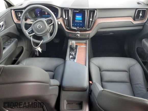 2023 Volvo XC60 Plus Bright Theme z VIN YV4L12RE2P1338733, wystawiony jako Copart lot #49918145 z przebiegiem 11 829 mil mil oraz Nie do naprawy • Non repairable. Historia ofert i sprzedaży dostępna na DreamBid. Obrazek 8.