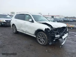 2025 BMW X7 xDrive40i with VIN 5UX23EM05S9X98435, listed as a IAAI auction lot 41476358 with 2,946 mi miles. Bid and sale history available at carsss.com. Image 6.