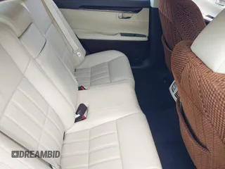 2018 Lexus ES with VIN 58ABK1GG0JU111819, listed as a IAAI auction lot 40320555 with 32,194 mi miles. Bid and sale history available at carsss.com. Image 8.
