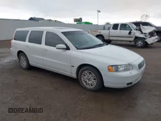 2005 Volvo V70 with VIN YV1SW612052503849, listed as a IAAI auction lot 41892168 with 239,071 mi miles. Bid and sale history available at carsss.com. Image 1.