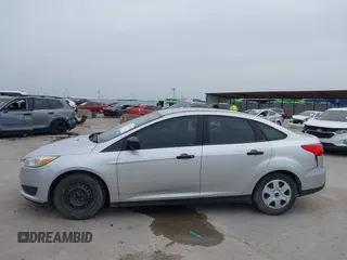 2017 Ford Focus S z VIN 1FADP3E28HL210368, wystawiony jako IAAI lot #42260711 z przebiegiem 69 067 mil mil oraz . Historia ofert i sprzedaży dostępna na DreamBid. Obrazek 14.