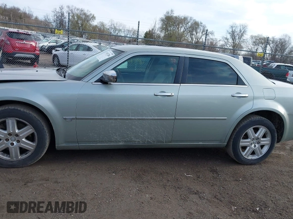 2006 Chrysler 300 C with VIN 2C3LK63H56H423161, listed as a IAAI auction lot 41947286 with 227,092 mi miles and . Bid and sale history available at carsss.com. Image 14.