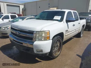 2010 Chevrolet Silverado 1500 LT with VIN 3GCRCSE0XAG296936, listed as a IAAI auction lot 41693403 with 243,355 mi miles. Bid and sale history available at carsss.com. Image 17.