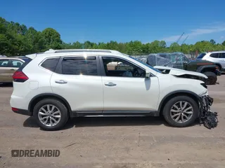 2017 Nissan Rogue SL z VIN 5N1AT2MT5HC884728, wystawiony jako IAAI lot #42330244 z przebiegiem 89 744 mil mil oraz . Historia ofert i sprzedaży dostępna na DreamBid. Obrazek 14.