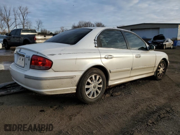2004 Hyundai Sonata GLS with VIN KMHWF35H84A957433, listed as a Copart auction lot 82852774 with 187,857 mi miles and Salvage Title. Bid and sale history available at carsss.com. Image 3.