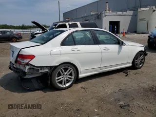 2013 Mercedes-Benz C 250 Sport с VIN WDDGF4HBXDR293035, выставлен на аукционе Copart как лот 60716965 с пробегом 102 726 миль миль и Списание • Salvage title. История ставок и продаж доступна на DreamBid. Изображение 3.