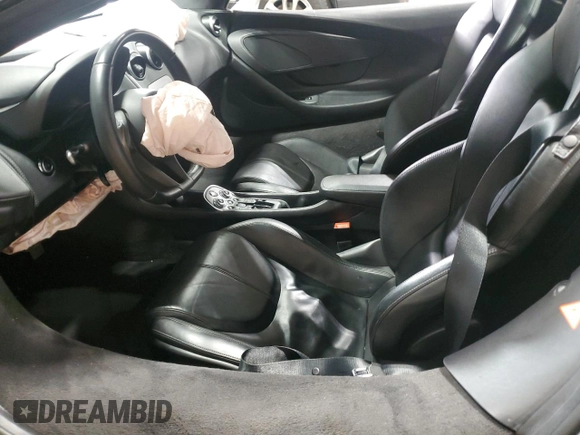 2018 McLaren 570S z VIN SBM13FAA2JW004594, wystawiony jako Copart lot #49730155 z przebiegiem Nie podano mil oraz Szkody całkowita. Historia ofert i sprzedaży dostępna na DreamBid. Obrazek 7.
