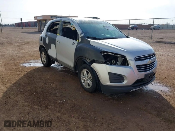 2015 Chevrolet Trax LT with VIN 3GNCJRSB0FL172030, listed as a IAAI auction lot 41523985 with 82,427 mi miles. Bid and sale history available at carsss.com. Image 1.