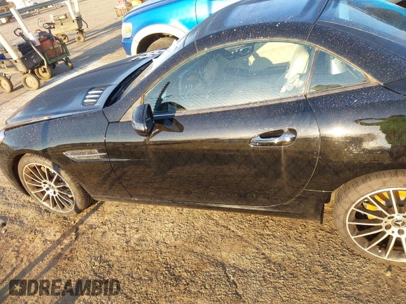 2019 Mercedes-Benz SLC 300 z VIN WDDPK3JA1KF160119, wystawiony jako IAAI lot #41744155 z przebiegiem Nie podano mil oraz . Historia ofert i sprzedaży dostępna na DreamBid. Obrazek 14.