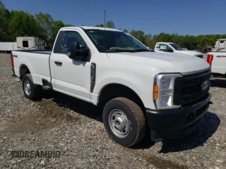 2023 Ford F-250 XL z VIN 1FTBF2BA0PED83301, wystawiony jako Copart lot #52189995 z przebiegiem Nie podano mil oraz Szkody całkowita. Historia ofert i sprzedaży dostępna na DreamBid. Obrazek 4.