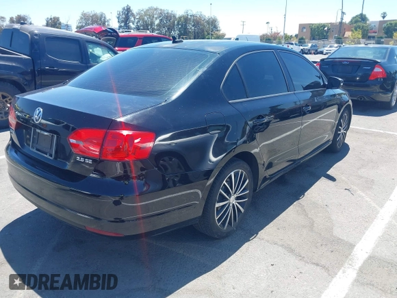 2011 Volkswagen Jetta SE with VIN 3VWDZ7AJ0BM372281, listed as a IAAI auction lot 42637020 with 194,195 mi miles and . Bid and sale history available at DreamBid. Image 4.
