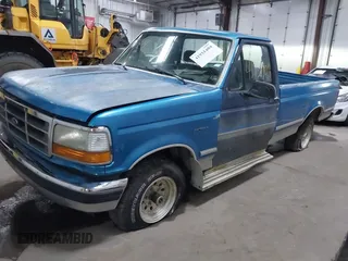 1992 Ford F-150 with VIN 1FTEF14H3NP809819, listed as a IAAI auction lot 41931404 with 2,135,096 mi miles. Bid and sale history available at carsss.com. Image 2.