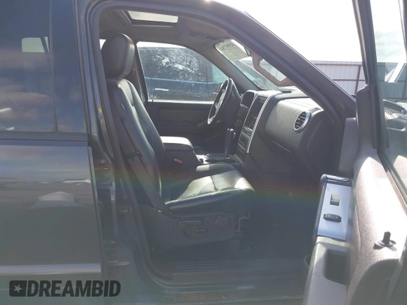 2007 Mercury Mountaineer Premier z VIN 4M2EU48867UJ01519, wystawiony jako IAAI lot #41987784 z przebiegiem 249 668 mil mil oraz . Historia ofert i sprzedaży dostępna na DreamBid. Obrazek 5.