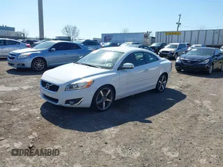 2013 Volvo C70 T5 с VIN YV1672MC2DJ137263, выставлен на аукционе IAAI как лот 41834316 с пробегом 26 337 миль миль и . История ставок и продаж доступна на DreamBid. Изображение 2.
