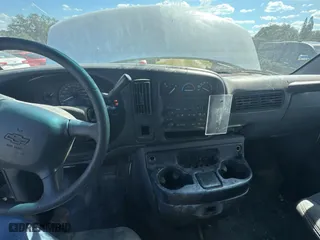 2002 Chevrolet Express Van with VIN 1GAHG39R921243538, listed as a Copart auction lot 47266075 with 512,936 mi miles and Clean Title. Bid and sale history available at carsss.com. Image 9.