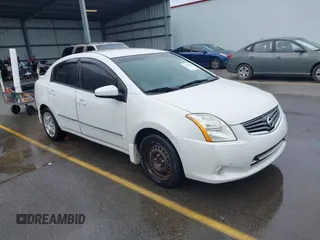 2012 Nissan Sentra S z VIN 3N1AB6AP4CL767910, wystawiony jako IAAI lot #42383753 z przebiegiem 144 577 mil mil oraz . Historia ofert i sprzedaży dostępna na DreamBid. Obrazek 1.