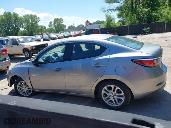 2016 Scion iA z VIN 3MYDLBZV5GY107324, wystawiony jako IAAI lot #42296283 z przebiegiem 105 349 mil mil oraz . Historia ofert i sprzedaży dostępna na DreamBid. Obrazek 15.