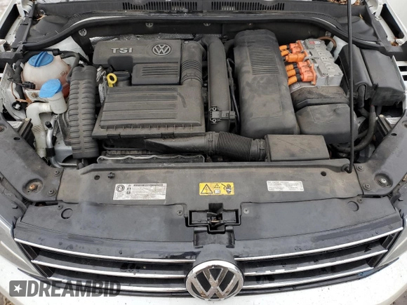 2015 Volkswagen Jetta Sedan Hybrid SEL Premium with VIN 3VW637AJ2FM305746, listed as a Copart auction lot 45083245 with 181,418 mi miles and Clean Title. Bid and sale history available at carsss.com. Image 11.