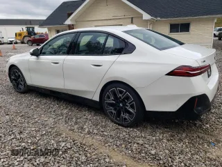 2024 BMW 5 Series 530i xDrive with VIN WBA53FJ03RCN99581, listed as a Copart auction lot 75520514 with 2,581 mi miles and Clean Title. Bid and sale history available at carsss.com. Image 2.