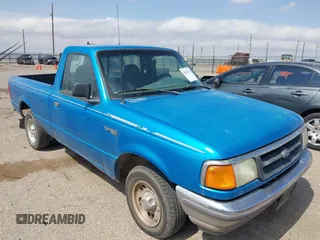 1996 Ford Ranger XL z VIN 1FTCR10A8TUB17436, wystawiony jako IAAI lot #42435214 z przebiegiem 233 796 mil mil oraz . Historia ofert i sprzedaży dostępna na DreamBid. Obrazek 1.