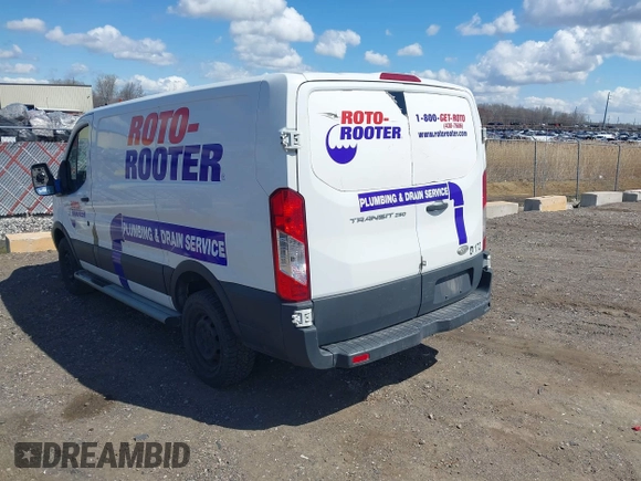 2015 Ford Transit Cargo z VIN 1FTNR1ZM1FKA46909, wystawiony jako IAAI lot #42092389 z przebiegiem 216 806 mil mil oraz . Historia ofert i sprzedaży dostępna na DreamBid. Obrazek 3.