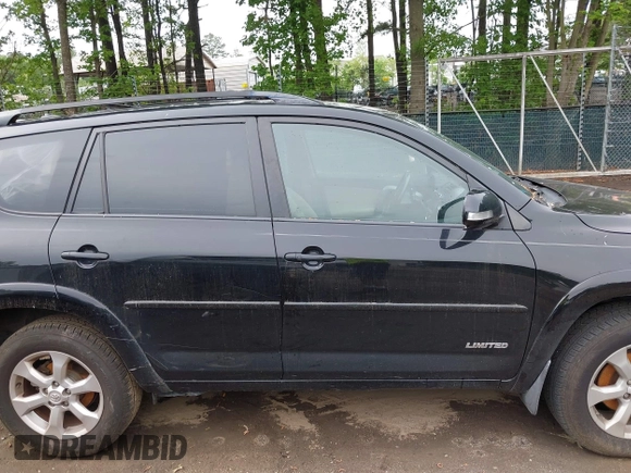 2009 Toyota RAV4 Limited с VIN JTMZK31VX95024240, выставлен на аукционе IAAI как лот 42149950 с пробегом 134 056 миль миль и . История ставок и продаж доступна на DreamBid. Изображение 13.