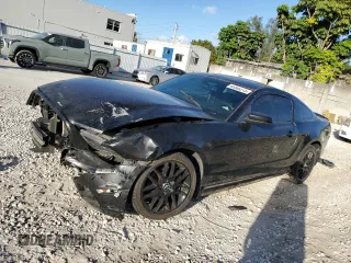 2014 Ford Mustang V6 with VIN 1ZVBP8AM2E5230831, listed as a Copart auction lot 45585315 with 156,753 mi miles and Salvage Title. Bid and sale history available at carsss.com. Image 1.