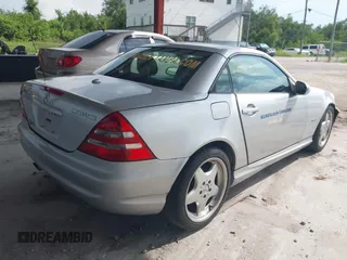 2001 Mercedes-Benz SLK 230 Kompressor с VIN WDBKK49F51F233449, выставлен на аукционе IAAI как лот 42485779 с пробегом 137 282 миль миль и . История ставок и продаж доступна на DreamBid. Изображение 4.