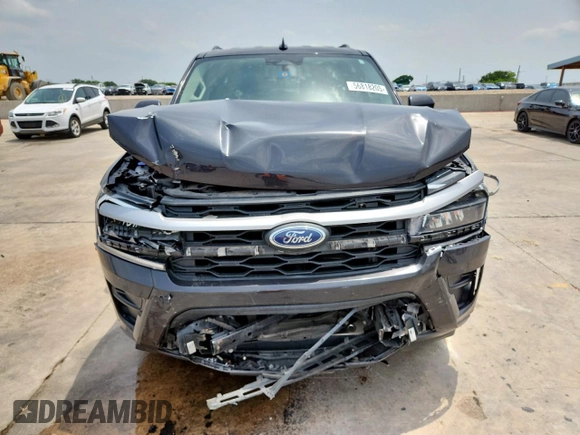 2022 Ford Expedition XLT z VIN 1FMJU1HT8NEA34626, wystawiony jako Copart lot #56818205 z przebiegiem 93 031 mil mil oraz Szkoda całkowita • Salvage title. Historia ofert i sprzedaży dostępna na DreamBid. Obrazek 5.