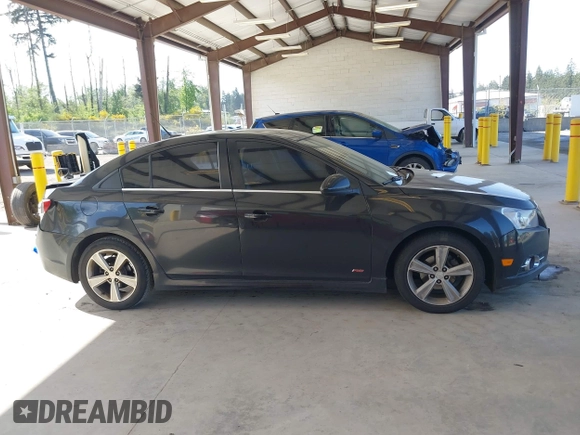 2014 Chevrolet Cruze 2LT z VIN 1G1PE5SB6E7260163, wystawiony jako IAAI lot #42182669 z przebiegiem 154 429 mil mil oraz . Historia ofert i sprzedaży dostępna na DreamBid. Obrazek 13.