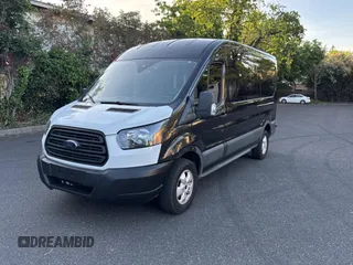 2017 Ford Transit z VIN 1FTYR2CM1HKB48712, wystawiony jako Copart lot #56607885 z przebiegiem 82 756 mil mil oraz Szkoda całkowita • Salvage title. Historia ofert i sprzedaży dostępna na DreamBid. Obrazek 2.