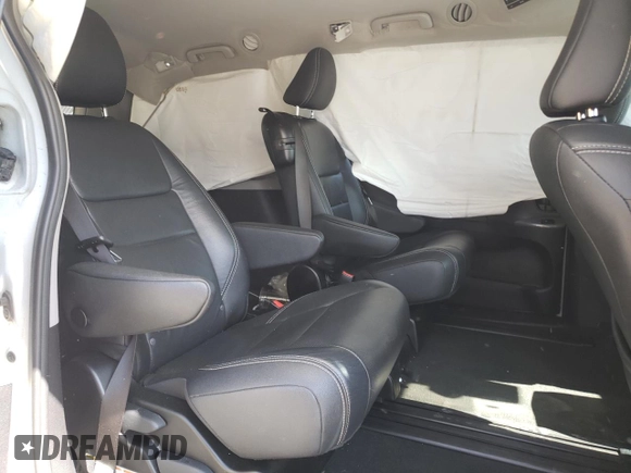 2018 Toyota Sienna SE with VIN 5TDXZ3DC9JS937339, listed as a Copart auction lot 50447875 with 129,144 mi miles and Salvage title. Bid and sale history available at DreamBid. Image 12.